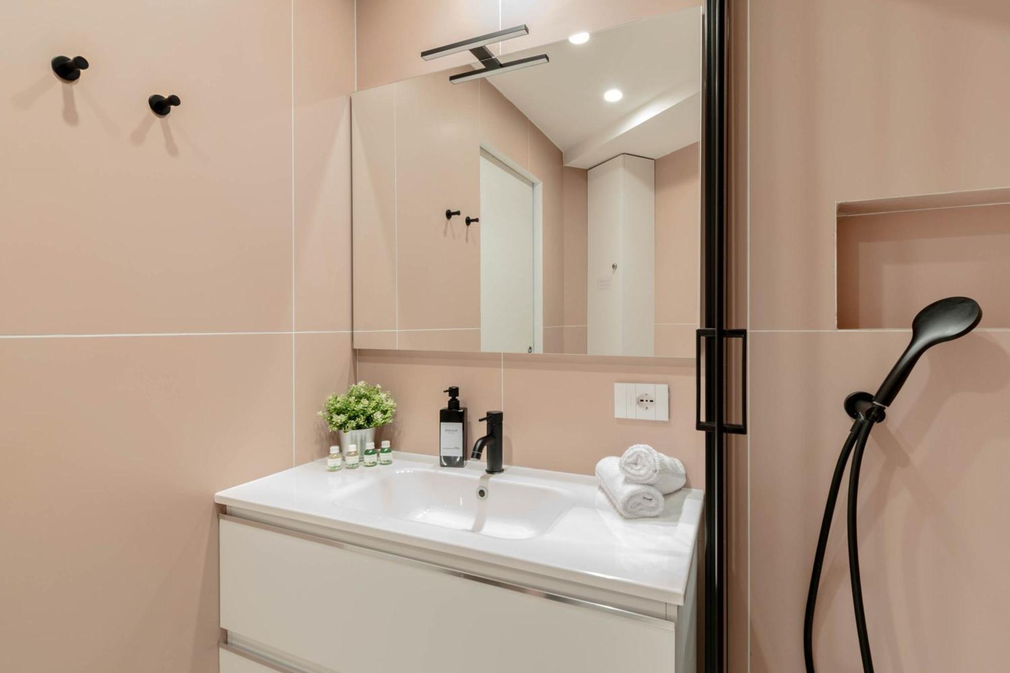 Design Suite 39 - Metropolitana M4 - Aeroporto Linate Milano Exteriör bild